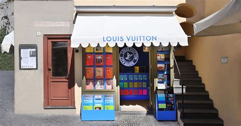 louis vuitton capri store.